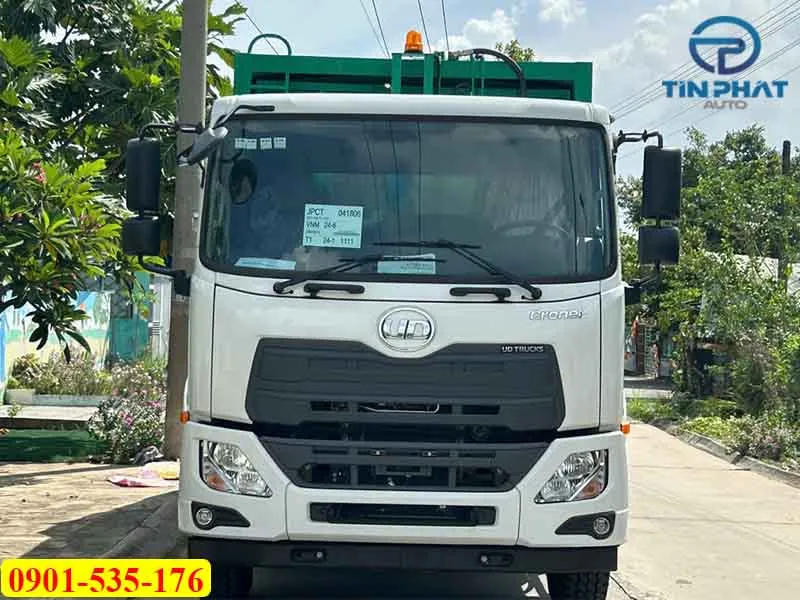 Xe Ép Rác 14 Khối UD Trucks PKE250 (Nâng Kẹp) 46 Canbin xe ép rác UD Trucks PKE250 mới nhất, màu trắng hiện đại. xe có sẵn giao ngay