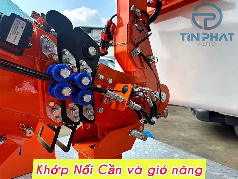 So Sánh Thang Nâng Người làm việc trên cao 12m Hangil và Genie 13 Khớp nối cần cẩu và giỏ nâng cùng các cảm biến an toàn hiện đại