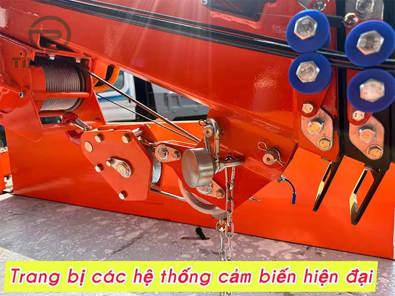 So Sánh Thang Nâng Người làm việc trên cao 12m Hangil và Genie 9 đầu móc cần cẩu trên thang nâng người 12m màu cam