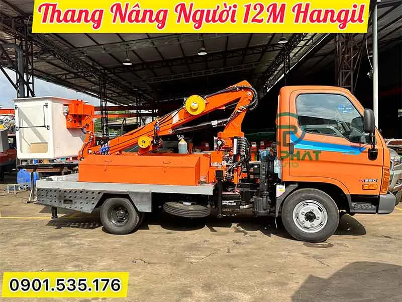 So Sánh Thang Nâng Người làm việc trên cao 12m Hangil và Genie 3 review thang nâng người hangil làm việc trên cao 12 mét , có giỏ nâng màu trắng nâng được 200kg