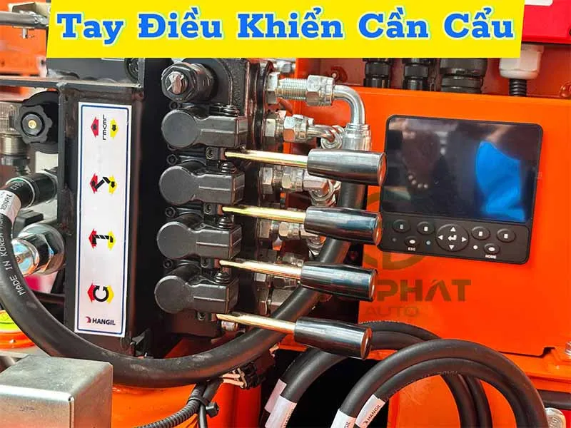 So Sánh Thang Nâng Người làm việc trên cao 12m Hangil và Genie 15 Cụm tay chang điều khiển bàn quay toan và nâng cần của thang nâng người 12m