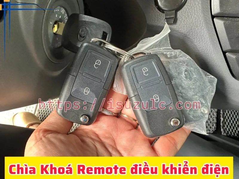 Xe Ép Rác 6 Khối Thaco Linker (Euro 5) Mới Nhất 2025 37 Chìa khóa điều khiển điện có trong nội thất xe ép rác 6 khối thaco