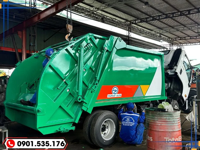 Xe Ép Rác 6 Khối Thaco Linker (Euro 5) Mới Nhất 2025 31 Thùng xe ép rác màu xanh, thể tích 6 khối, đóng theo yêu cầu tại xưởng