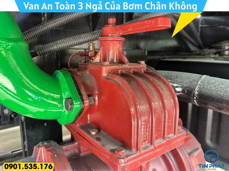Xe Hút Bể Phốt 6 Khối Hyundai W11S 31 Van An toàn 3 ngả xe bồn hút hầm cầu 6 khối Hyundai