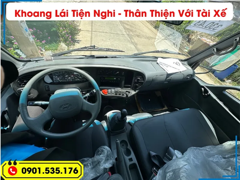 Xe Ép Rác 9 Khối Hyundai - Euro 5 (Máng Xúc) 32 Khoang lái xe ép rác Hyundai 9 khối, được thiết kế tiện nghi và thân thiện với tài xế, với vô lăng, bảng điều khiển và ghế ngồi sạch sẽ.