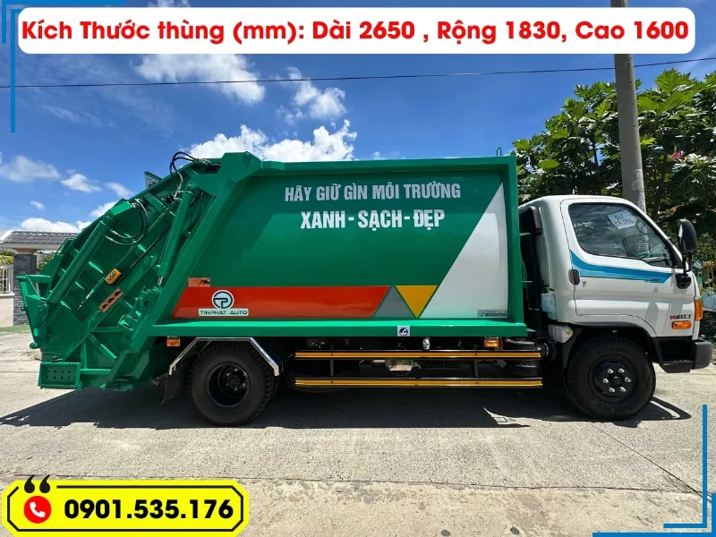 Xe Ép Rác 9 Khối Hyundai - Euro 5 (Máng Xúc) 20 Xe ép rác 9 khối Hyundai màu xanh lá cây, chụp ngang thân, với thông số kích thước thùng (Dài 2650, Rộng 1830, Cao 1600mm) và dòng chữ "Hãy giữ gìn môi trường xanh - sạch - đẹp" nổi bật.