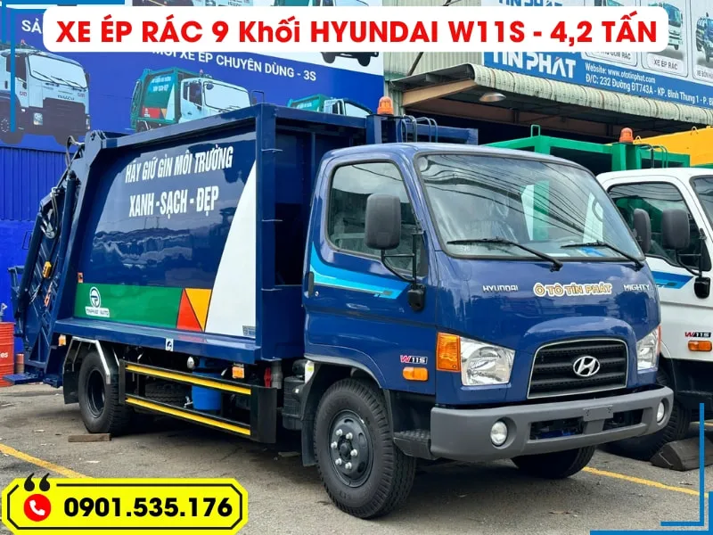 Xe Ép Rác 9 Khối Hyundai - Euro 5 (Máng Xúc) 19 Xe ép rác 9 khối Hyundai W11S màu xanh dương, chụp từ góc trước, với trọng tải 4,2 tấn. Thiết kế thùng xe và logo Hyundai Mighty được thể hiện rõ.