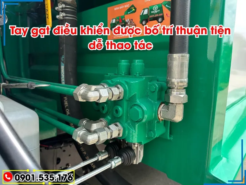 Xe Ép Rác 9 Khối Isuzu FRR (Máng Xúc) 38 Cụm tay điều khiển xả rác của Xe ép rác 9 khối Isuzu FRR