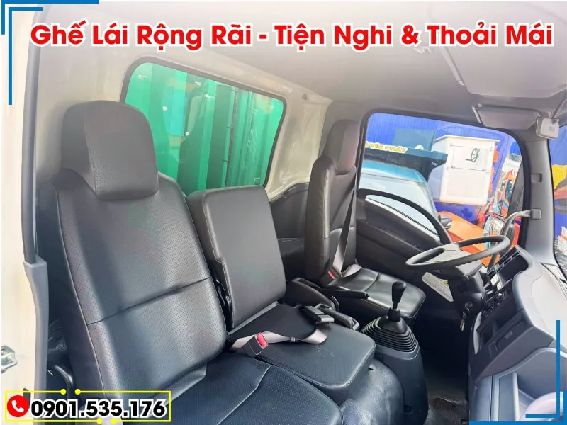 Xe Ép Rác 9 Khối Isuzu FRR (Máng Xúc) 28 Nội thất màu đen, 3 ghế ngồi rộng rãi của xe ép rác 9 khối Isuzu FRR